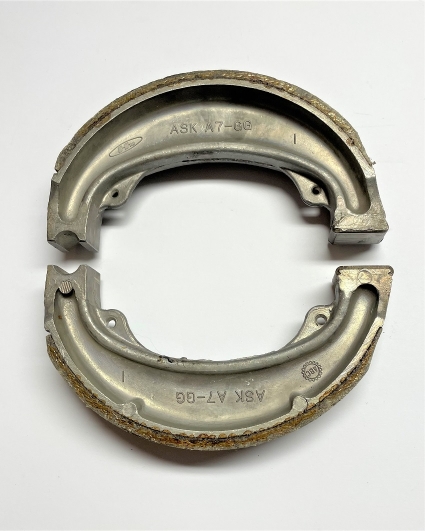 Honda CR250-480R 1981-82 Bromsbackar F. 45120-KA4-701 NOS Brake Shoes 45120-MA0-305