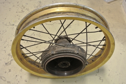 Husqvarna bakhjul 17 tum WR